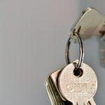 Llaves y elementos de seguridad para el acceso a una vivienda
